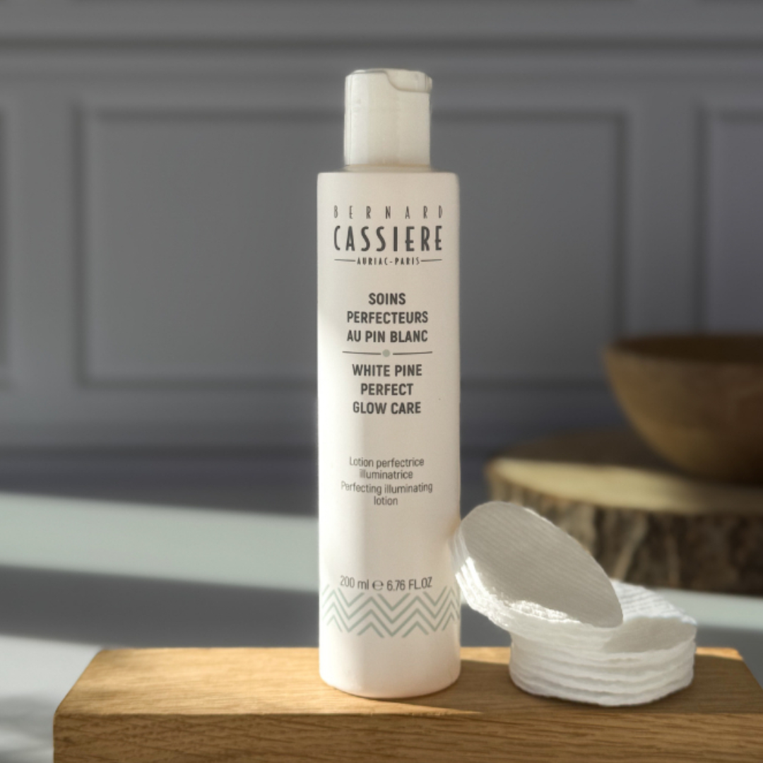 Illuminatingperfectinglotion-WhitePinePerfectGlowCaredeBernardCassierePOSADO.png