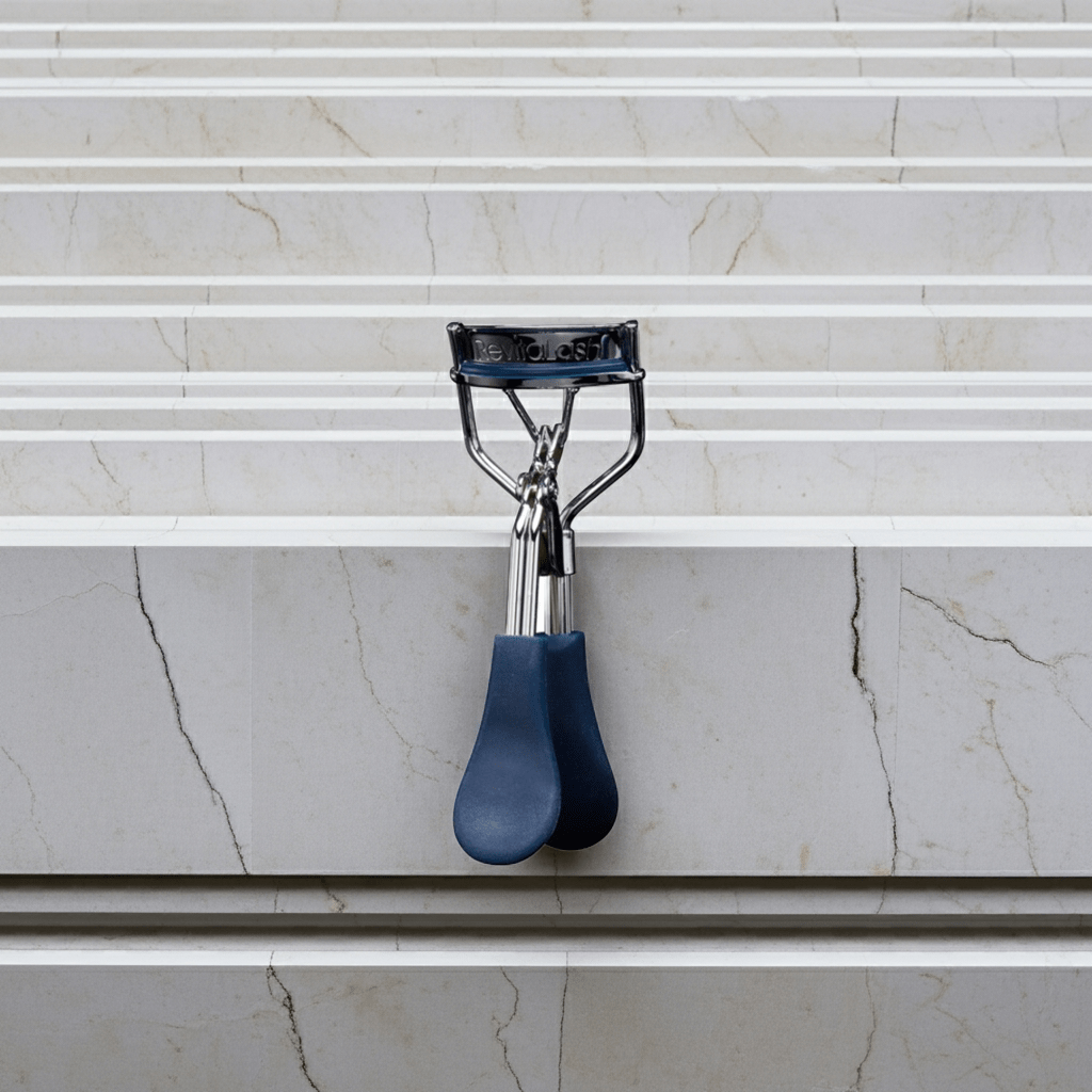 Pestañas. Signature Eyelash Curler - Revitalash thumbnail