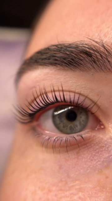 Luce una mirada extraordinaria
